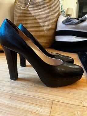 Classic black Italian platforms pumps